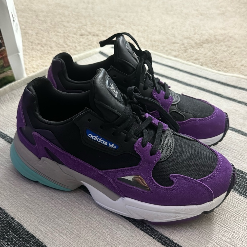 Adidas falcon sneaker